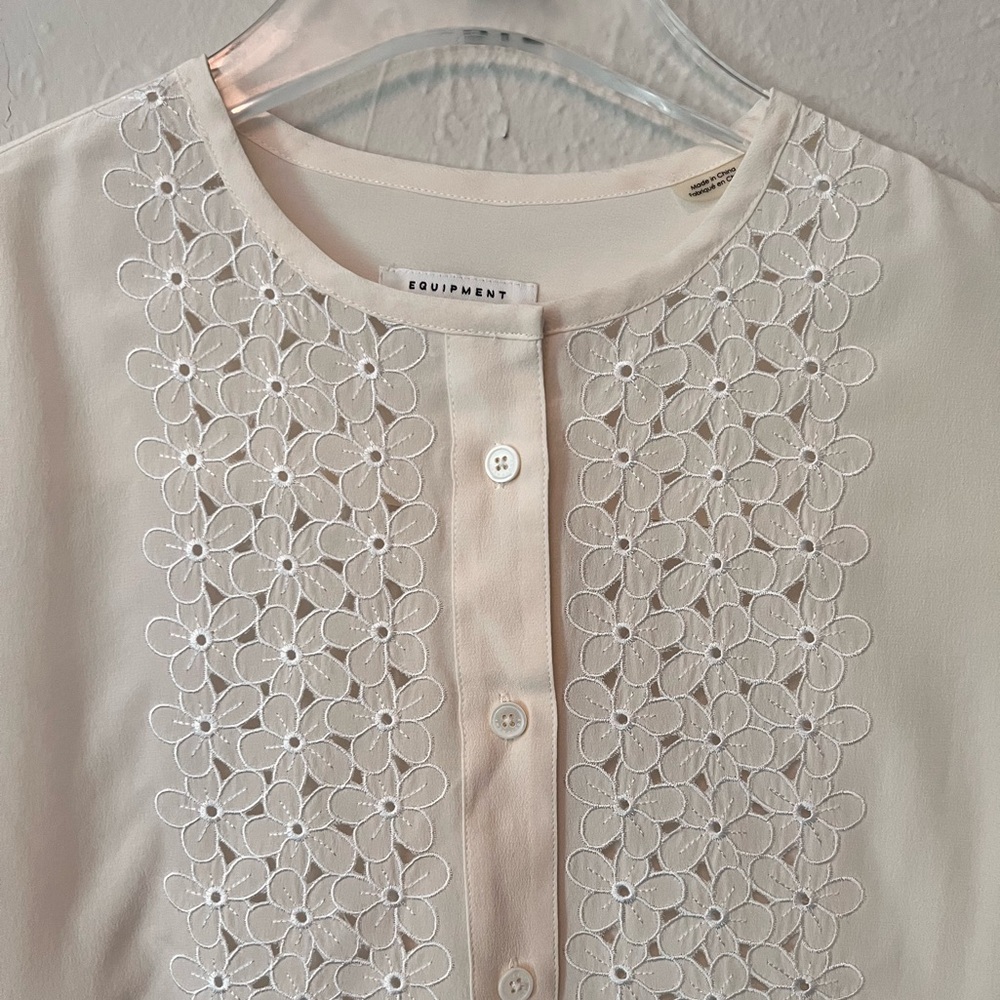 EQUIPMENT Julian Embroidery Floral Silk Blouse Sz S NWT - Picture 3 of 4